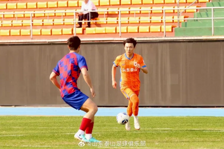 佛山冬训热身 泰山B队两度落后两度扳平 王宇轩任意球梅开二度定胜局