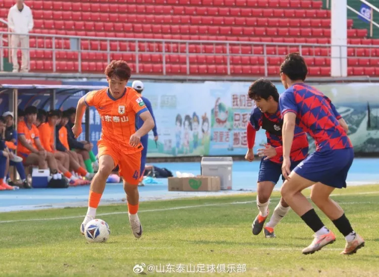 佛山冬训热身 泰山B队两度落后两度扳平 王宇轩任意球梅开二度定胜局