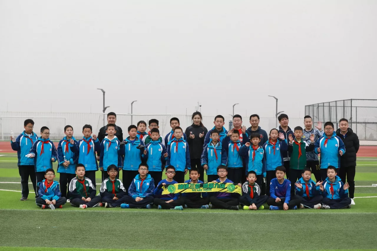 足协杯种子计划榆林启动 颜强携奖杯入校 公益赛漠北矿工投资人带队
