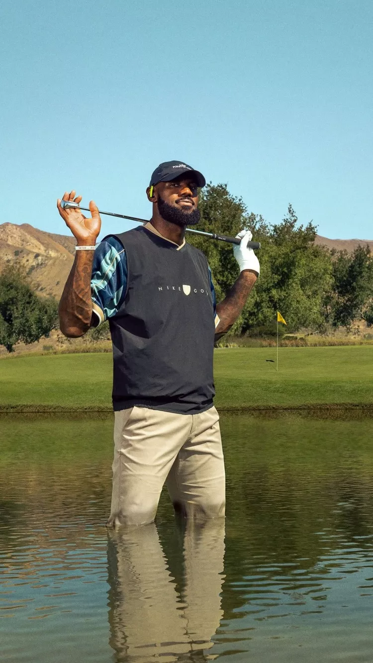 詹姆斯跨界出镜高尔夫广告 为Beats×耐克联名耳机造势