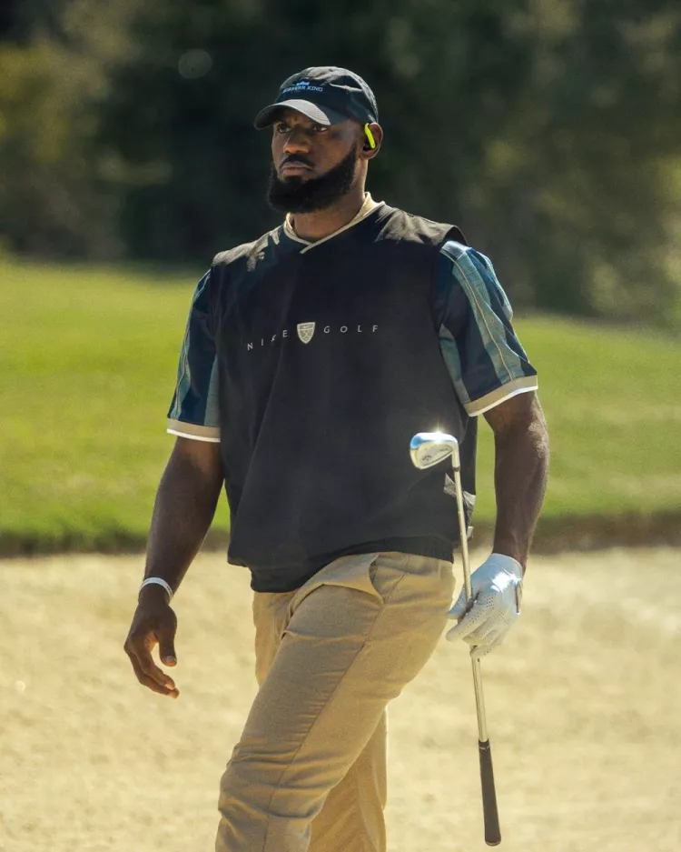 詹姆斯跨界出镜高尔夫广告 为Beats×耐克联名耳机造势