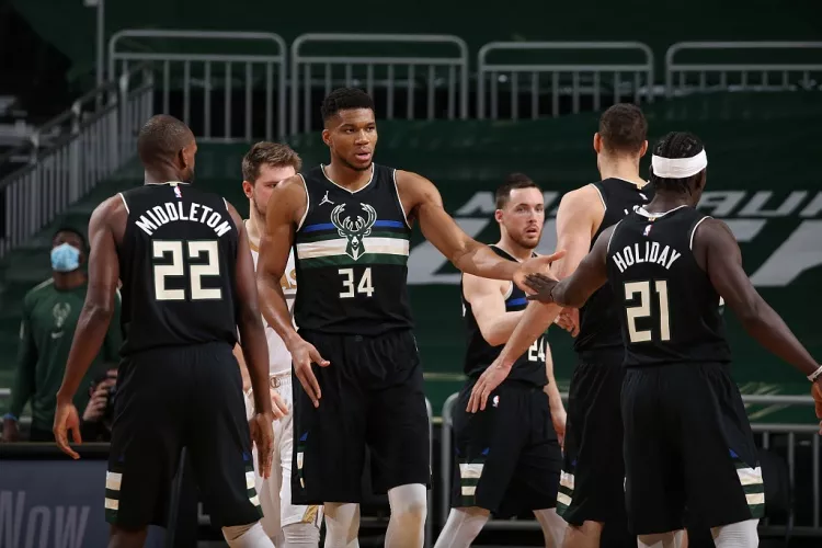 马刺25记三分创队史仍无缘历史前30 单场27记三分竟输球