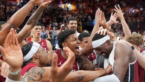 Slater：勇士医疗组对库里复出持极度谨慎态度 赛季末小概率回归