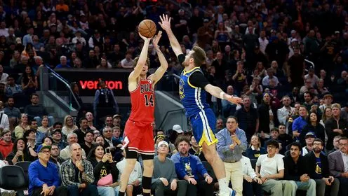 科尔复盘录像修正判断 承认错怪理查德 矛头指向波杰传球