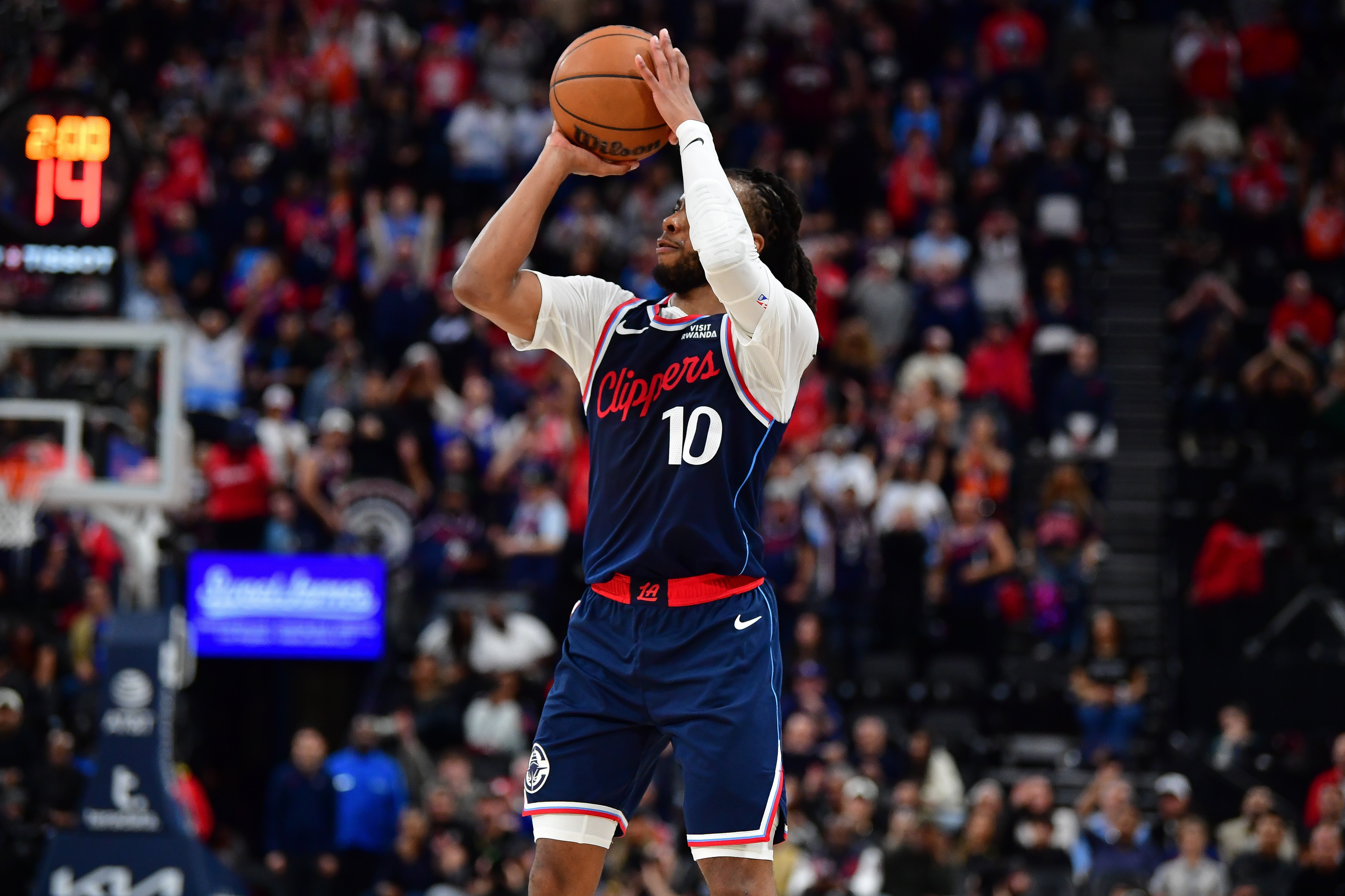 加兰首发数据：场均24+7.6助 三分命中率超五成