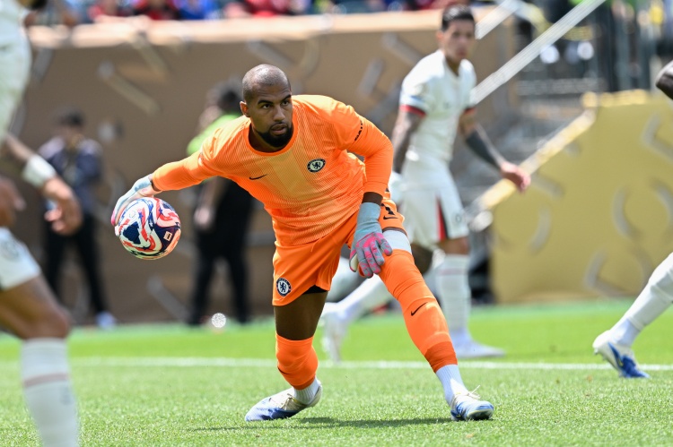 电讯报：切尔西四连败净吞十弹 夏窗或重组门将位置