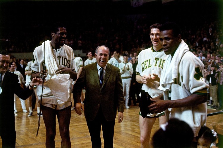 雷霆锁定50胜延续统治力 马刺18季王朝纪录难撼动