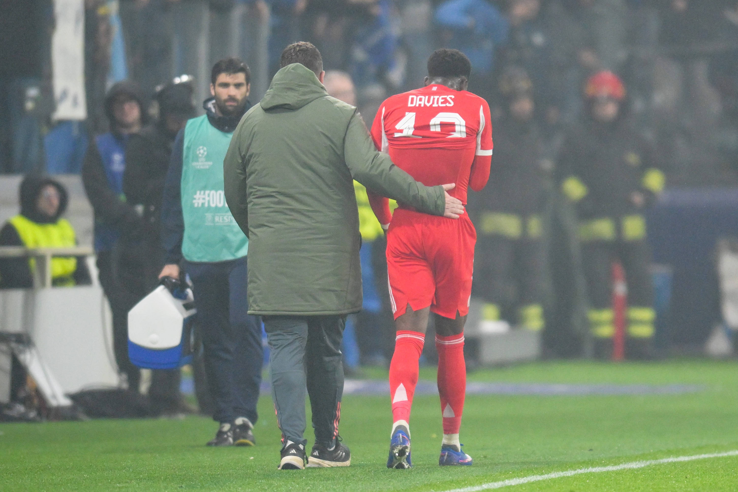 法尔克：曼联持续关注阿方索·戴维斯 拜仁内部评估其伤病风险