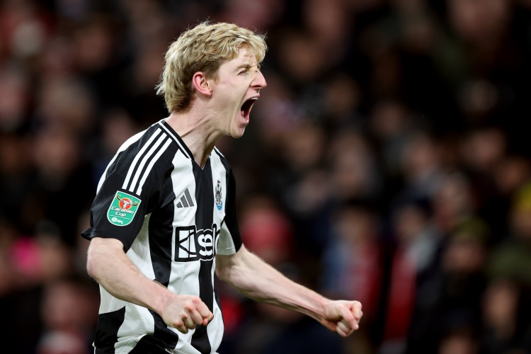 戈登点破纽卡症结 双人盯防下未能利用人数优势