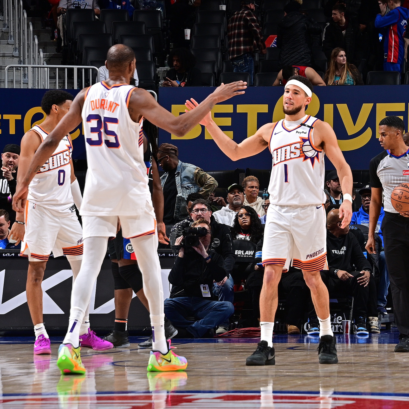 老鹰七连败防守崩盘 步行者火力全开主场告捷