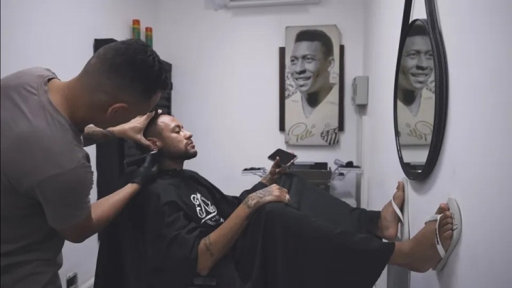 内马尔Vlog全景：落选巴西队反应 桑托斯训练日常与私人空间