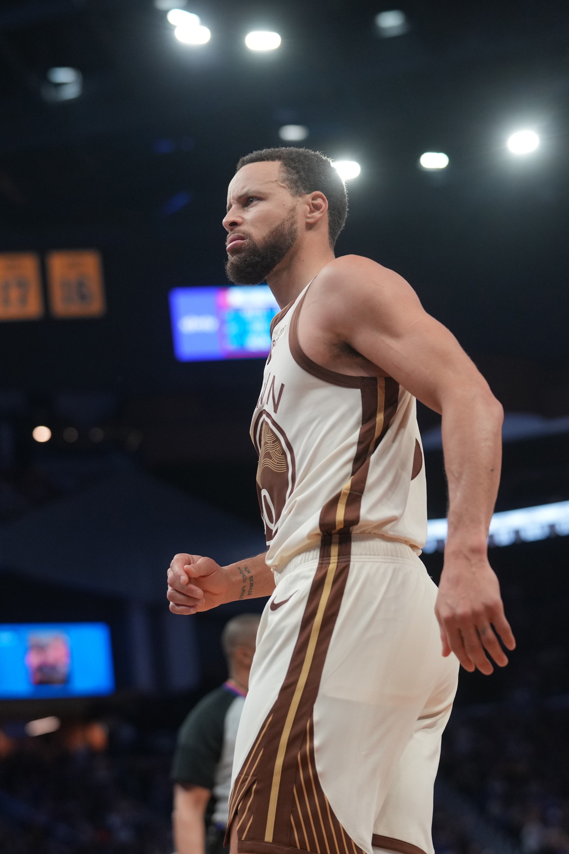 勇士赛季战略抉择：库里休战保签位与最后争冠窗口的博弈