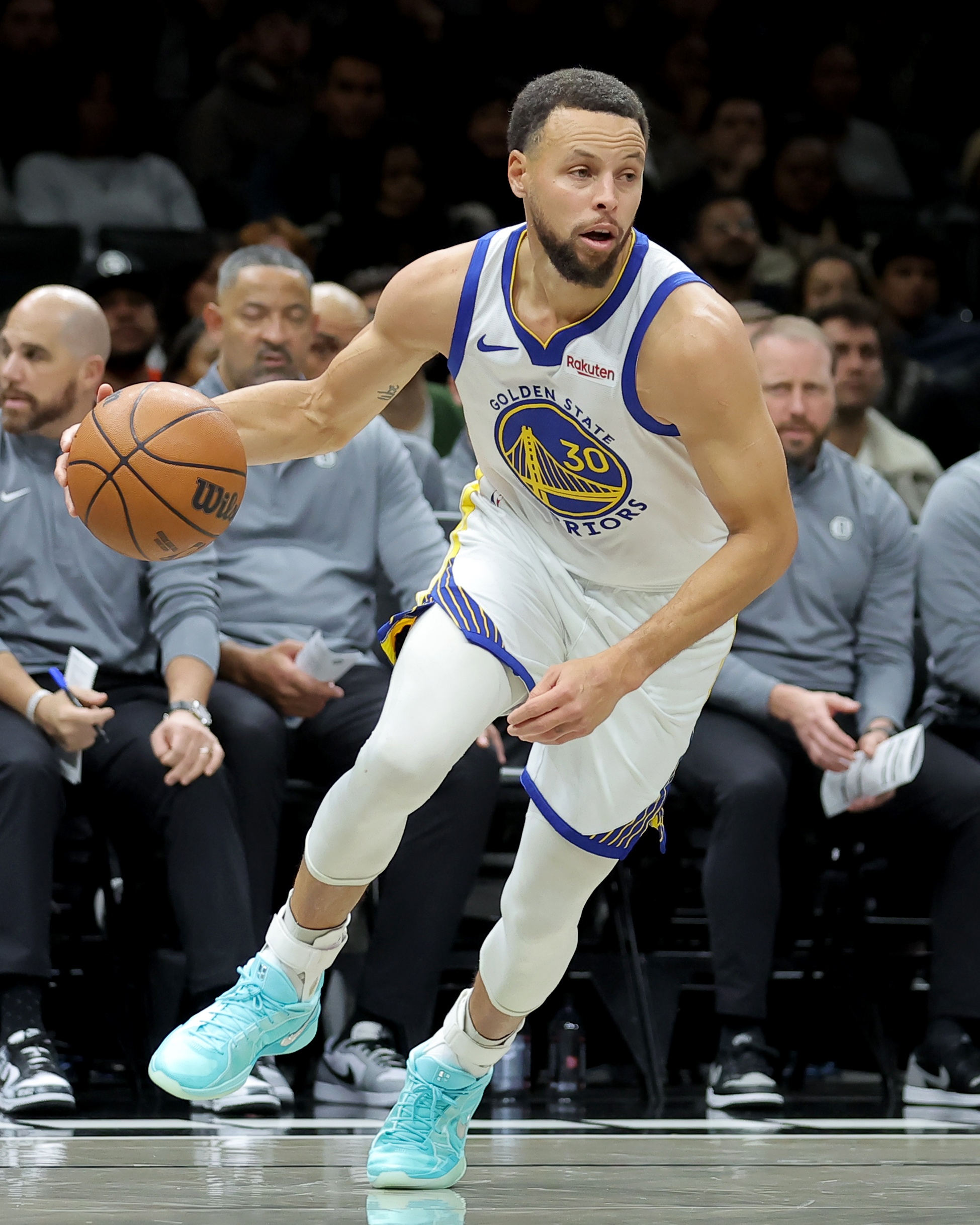 勇士赛季战略抉择：库里休战保签位与最后争冠窗口的博弈