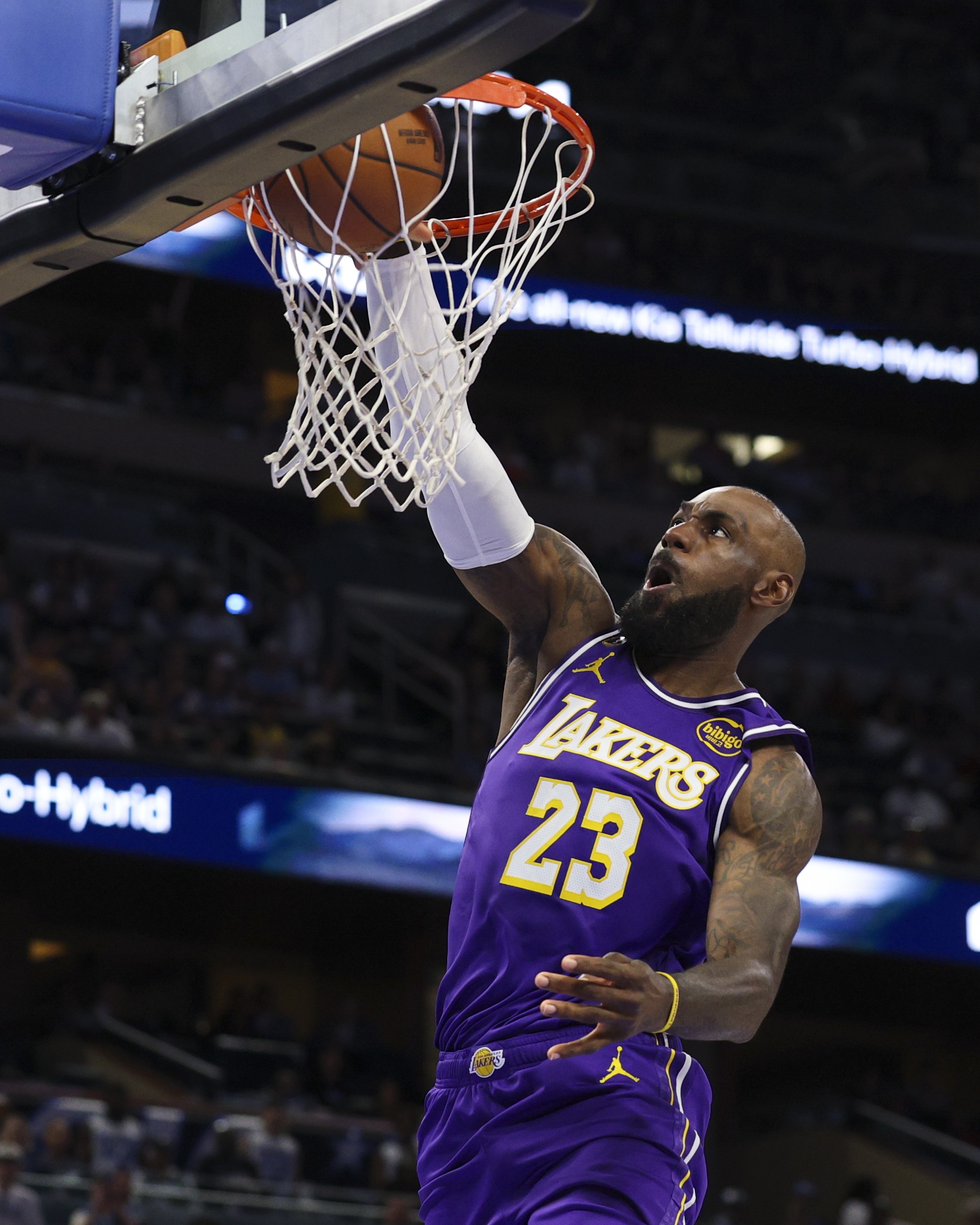 湖人九连胜遭活塞终结 詹姆斯准三双难救主