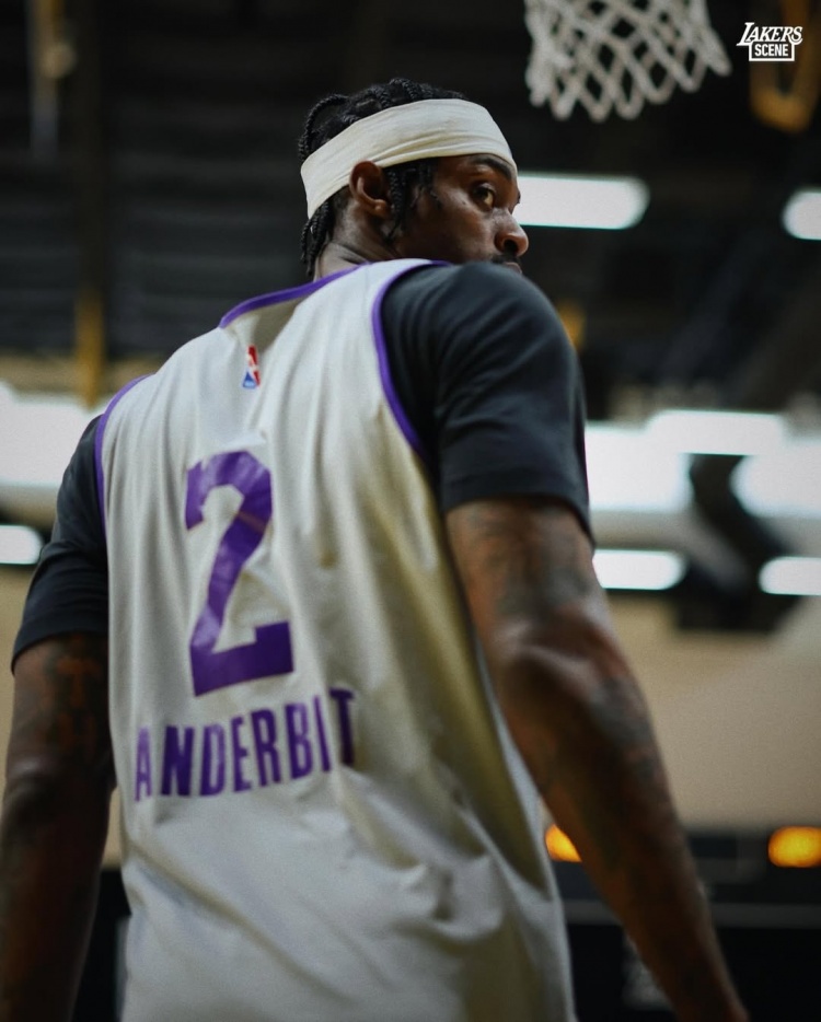 湖人备战首轮G1 詹姆斯训练状态引关注 湖人备战首轮G1 詹姆斯训练状态引关注