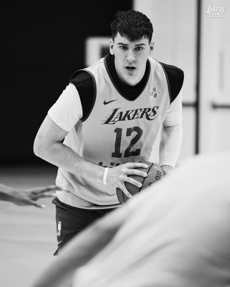 湖人备战首轮G1 詹姆斯训练状态引关注 湖人备战首轮G1 詹姆斯训练状态引关注