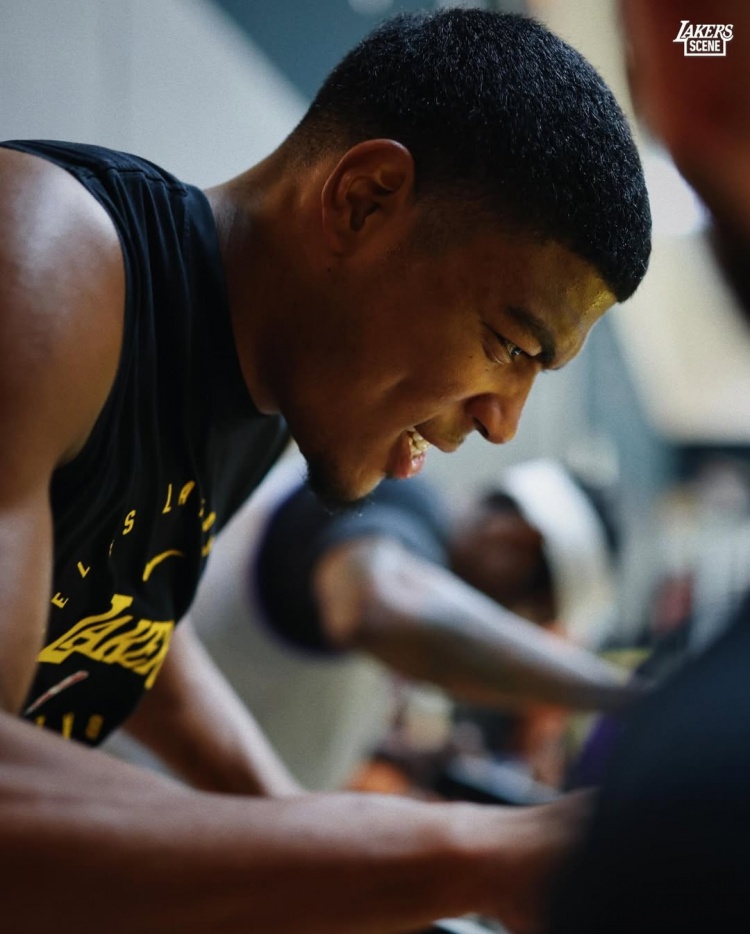 湖人备战首轮G1 詹姆斯训练状态引关注 湖人备战首轮G1 詹姆斯训练状态引关注