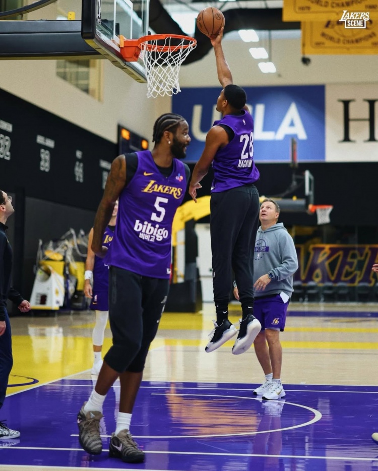 湖人备战首轮G1 詹姆斯训练状态引关注 湖人备战首轮G1 詹姆斯训练状态引关注