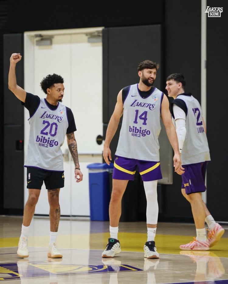 湖人备战首轮G1 詹姆斯训练状态引关注 湖人备战首轮G1 詹姆斯训练状态引关注