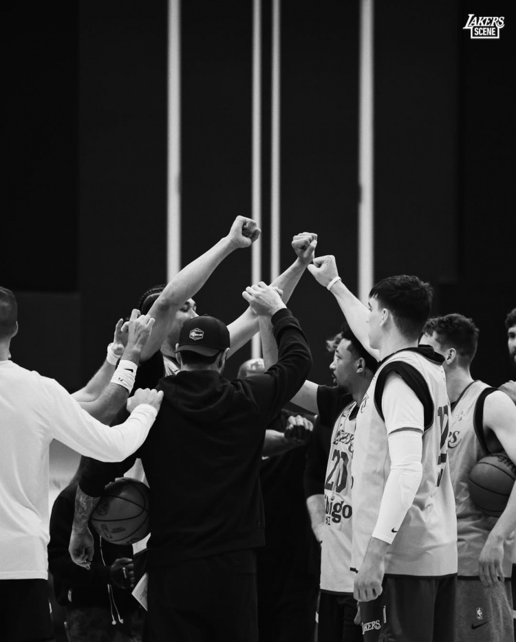 湖人备战首轮G1 詹姆斯训练状态引关注 湖人备战首轮G1 詹姆斯训练状态引关注