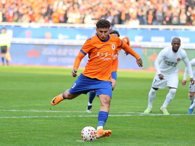 泰山赛前最后一练 克雷桑刘洋正常跟队 宿茂臻谨慎评估出场可能