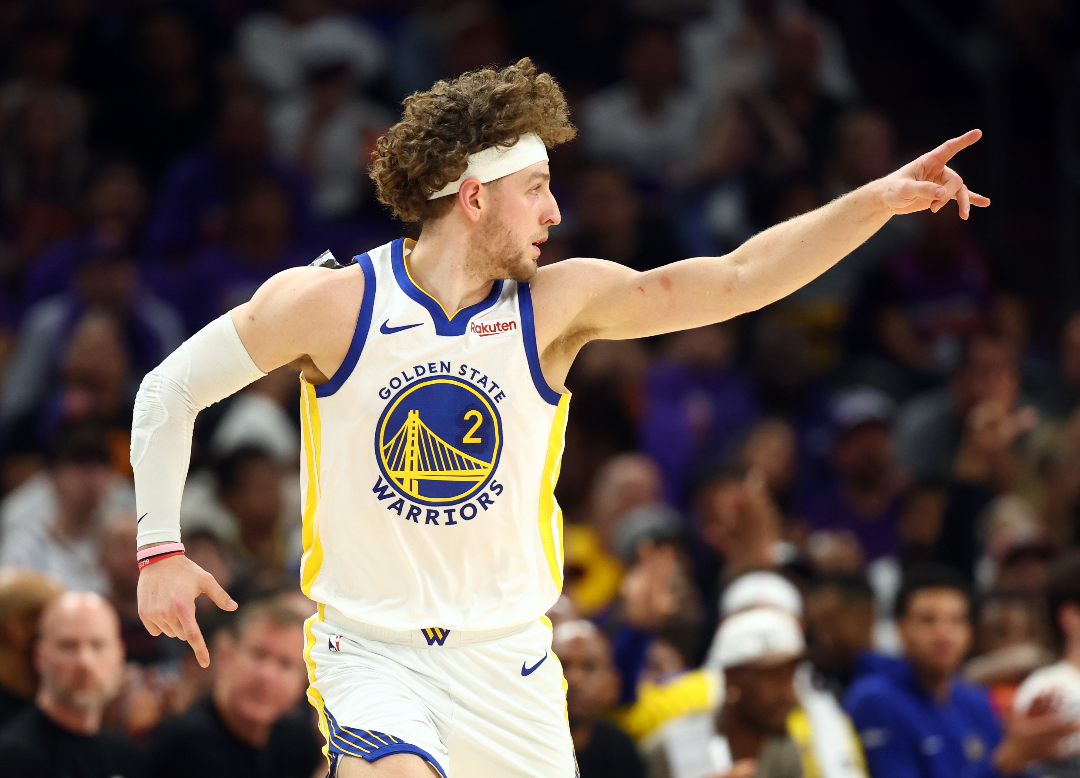 勇士赛季终结于附加赛 休赛期面临核心续约与阵容重构多重抉择