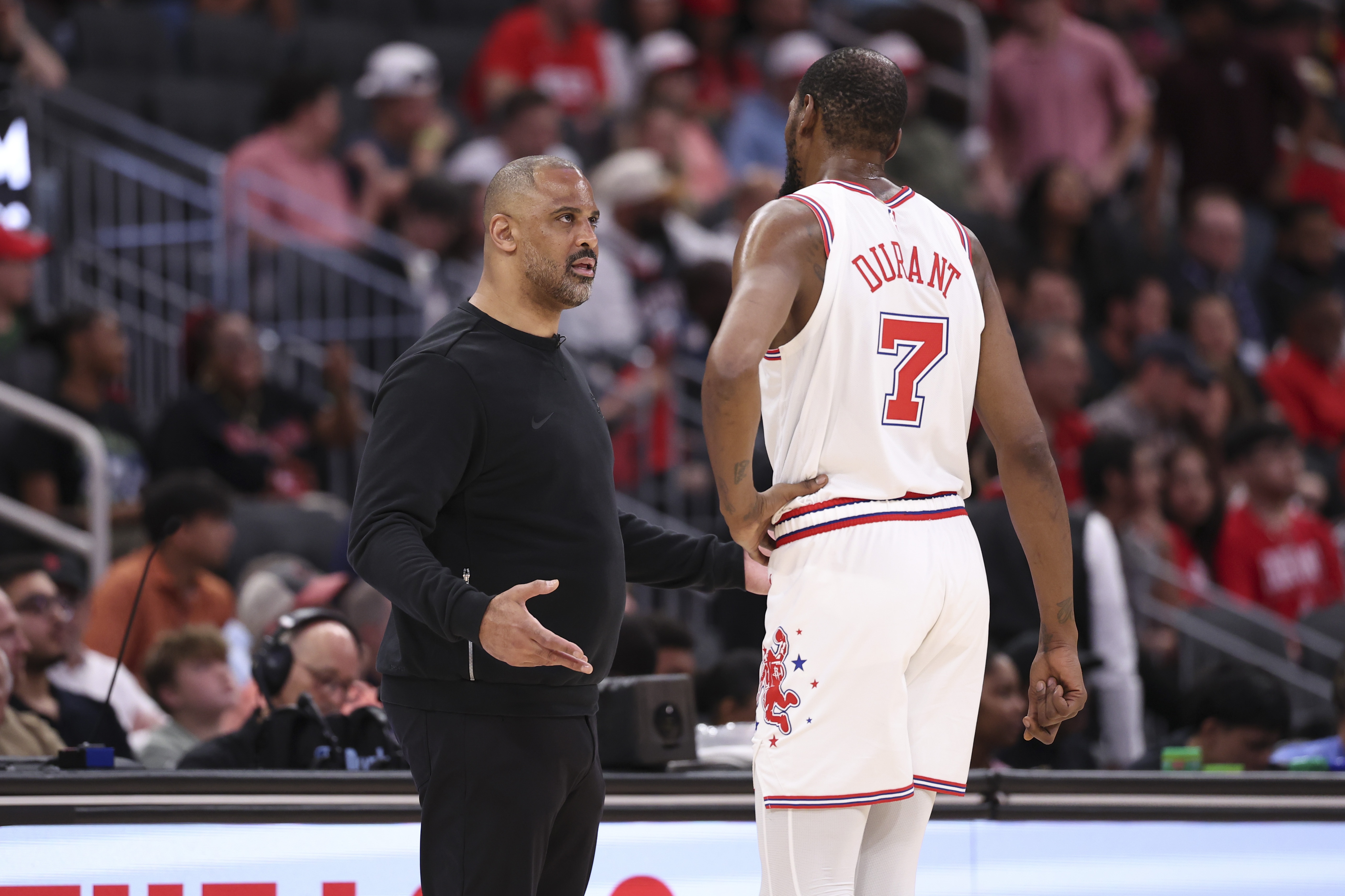 杜兰特复出9失误 火箭再负湖人0比2落后