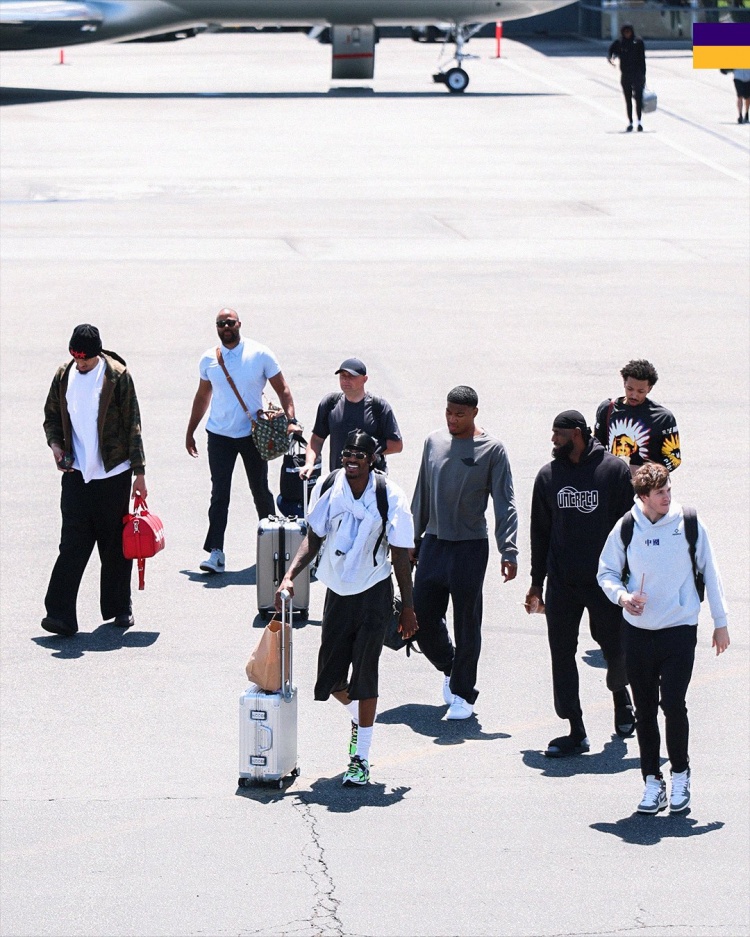 湖人官推晒登机照，G3客战火箭力争3-0