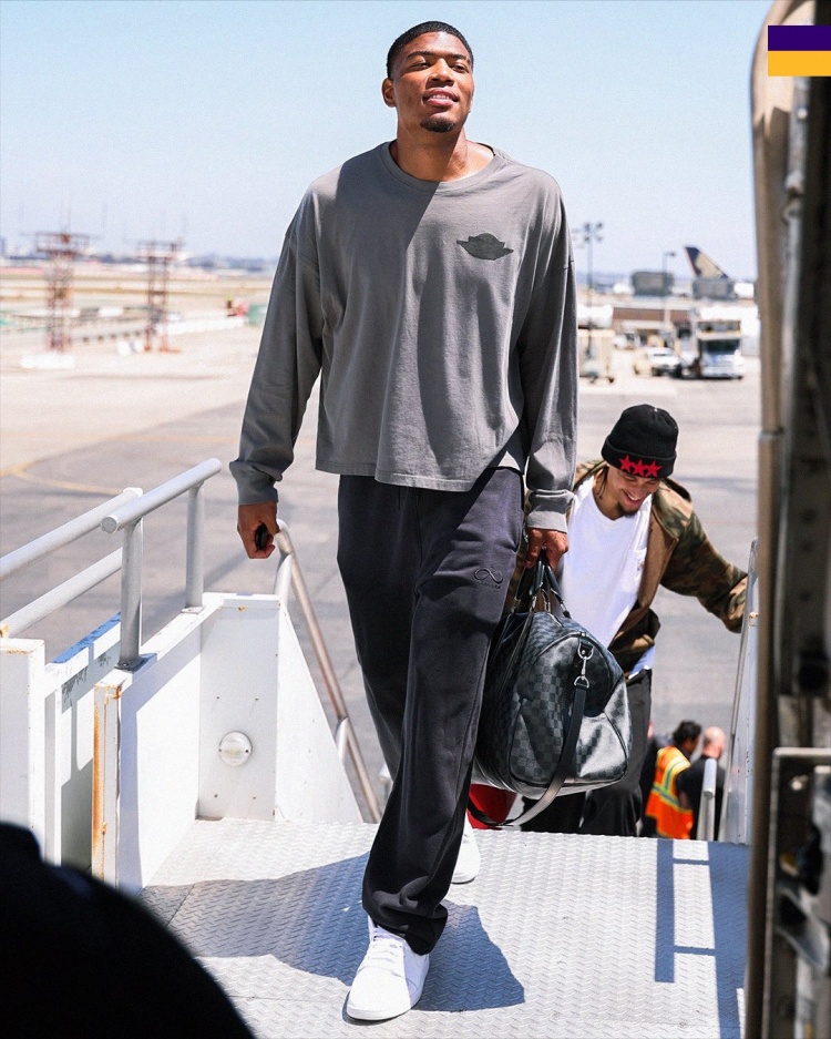 湖人官推晒登机照，G3客战火箭力争3-0