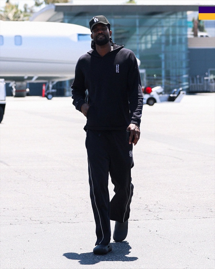 湖人官推晒登机照，G3客战火箭力争3-0