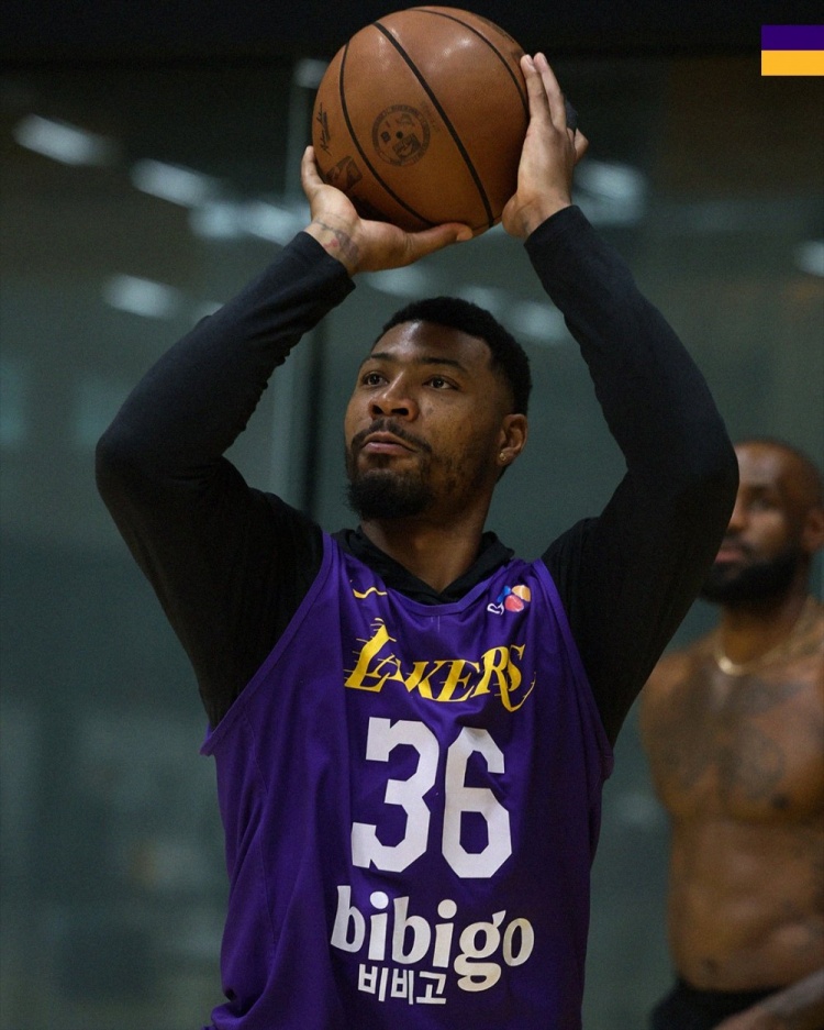 詹姆斯、里夫斯领衔湖人赛前合练 紫金军团3-1手握赛点