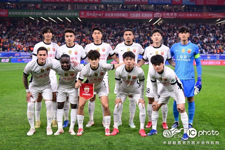 青岛海牛3-1上海海港：吾米提江染红致十人作战，刘祝润中柱难挽败局