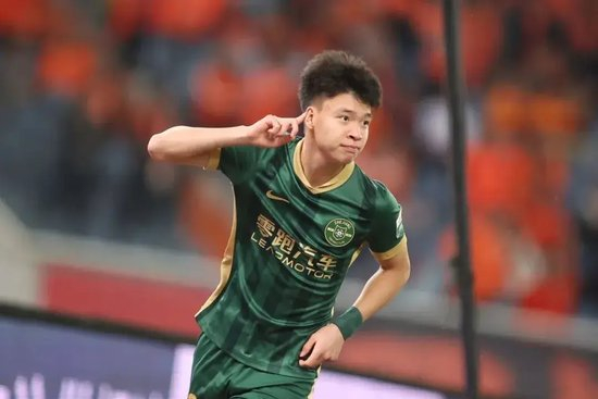 王钰栋8球并列射手榜首，18岁新星60米超车碾压刘彬彬