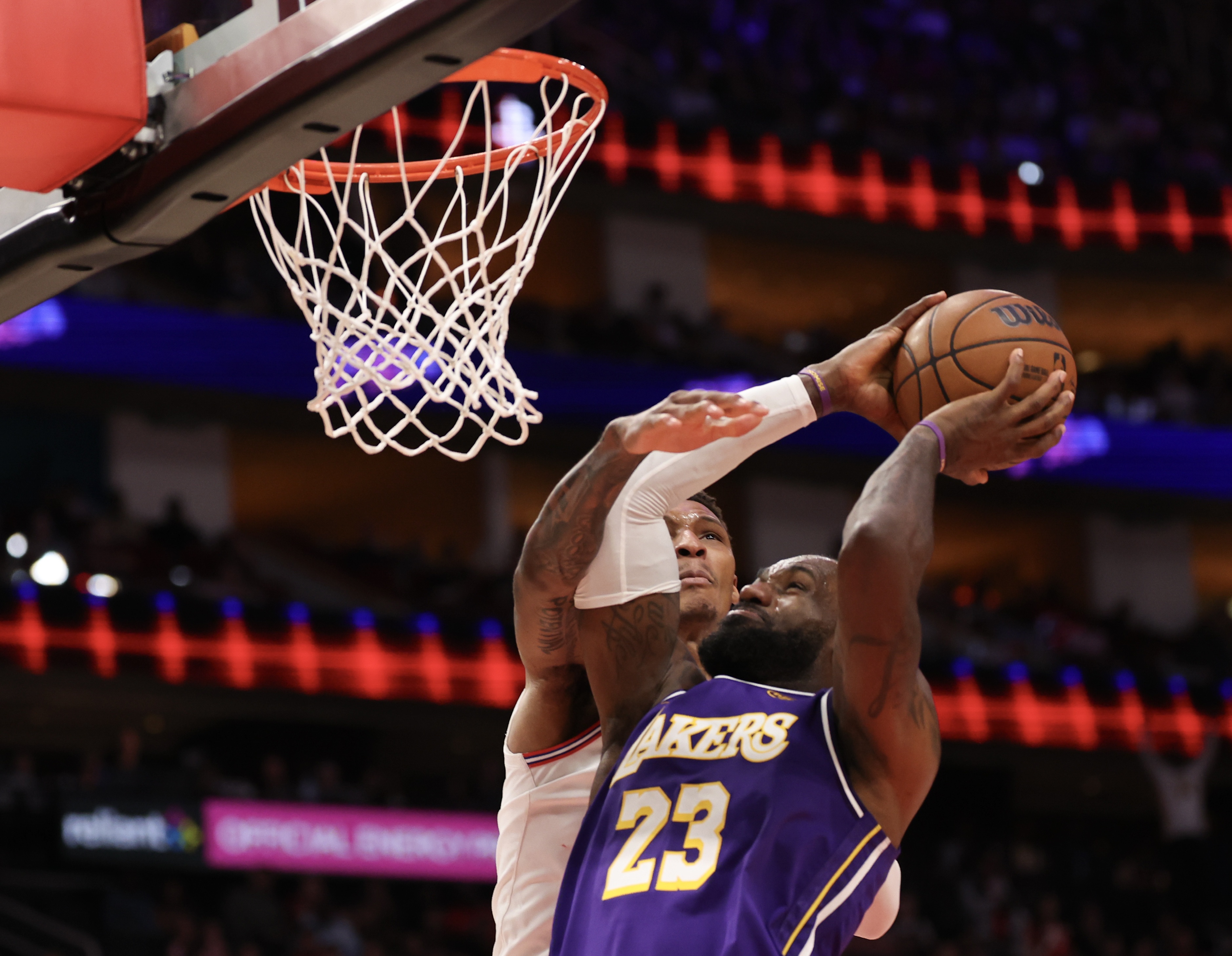 詹姆斯14中13砍30分 包揽历史最老30+前五纪录