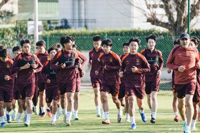 U16国足抵欧塞尔开启11天海外拉练 两场热身赛备战蒙太古杯 U16国足抵欧塞尔开启11天海外拉练 两场热身赛备战蒙太古杯