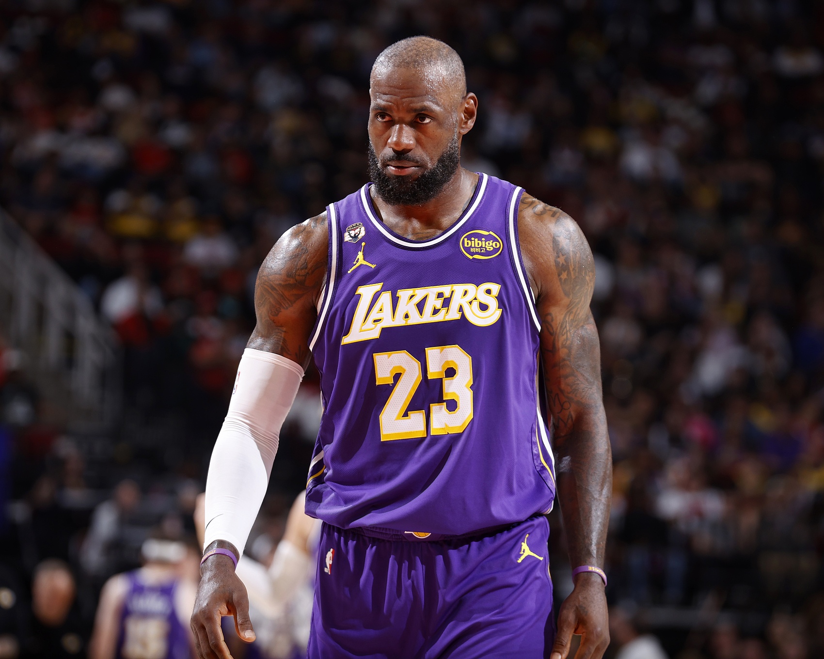 詹姆斯解读决胜瞬间 识破对手无暂停指挥回防