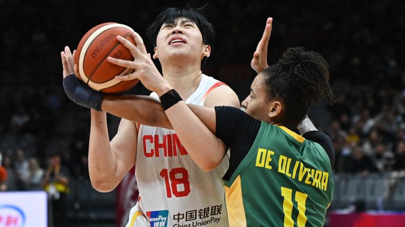 [CCTV新闻集锦]🏀世预赛-中国女篮胜巴西小组赛圆满收官 韩旭22+8 王思雨17分